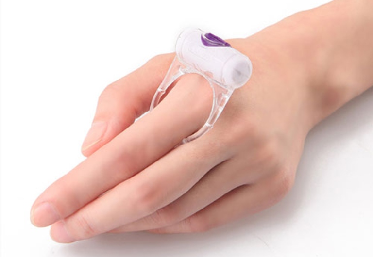 Vòng đeo dương vật Durex O-Vibe có thể sử dụng để đeo vào dương vật hoặc ngón tay để kích thích điểm nhạy cảm